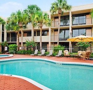 Days Inn & Suites By Wyndham Orlando Airport